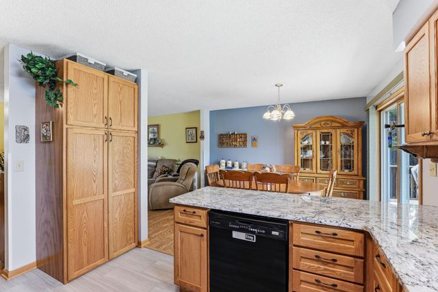 6666 12th Street N, Oakdale, MN 55128