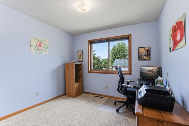 6666 12th Street N, Oakdale, MN 55128