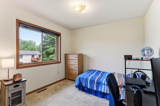 6666 12th Street N, Oakdale, MN 55128