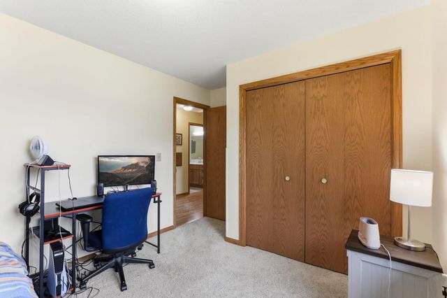 6666 12th Street N, Oakdale, MN 55128
