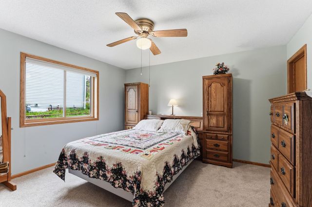 6666 12th Street N, Oakdale, MN 55128