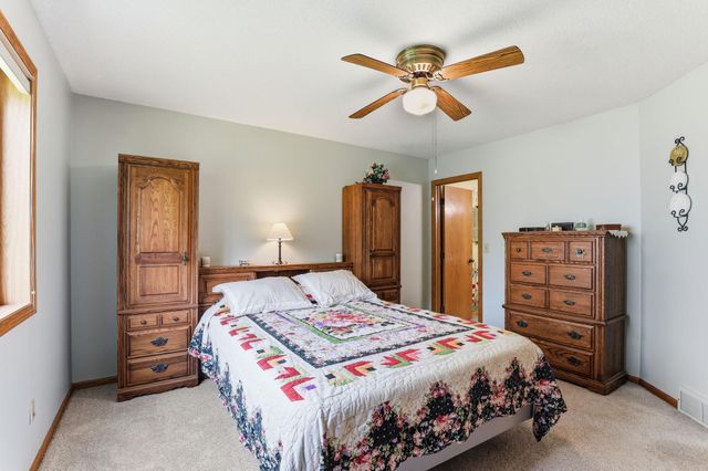 6666 12th Street N, Oakdale, MN 55128