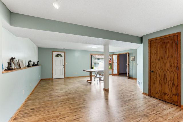 6666 12th Street N, Oakdale, MN 55128