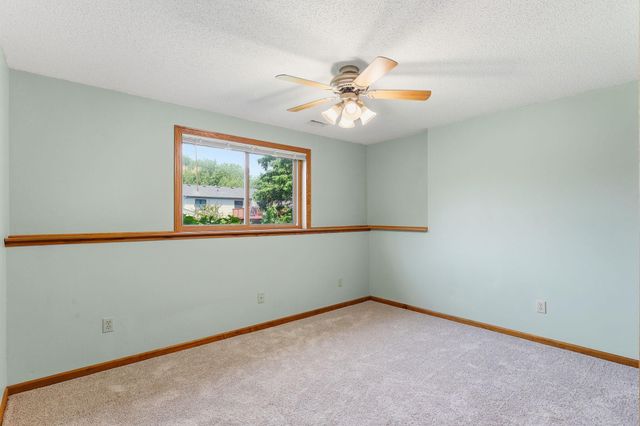 6666 12th Street N, Oakdale, MN 55128