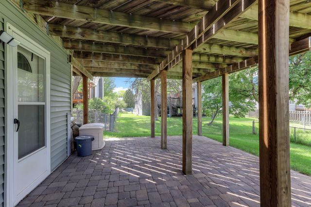 6666 12th Street N, Oakdale, MN 55128
