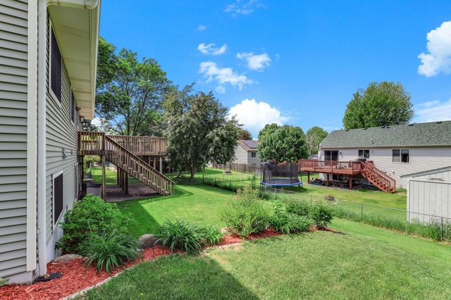 6666 12th Street N, Oakdale, MN 55128