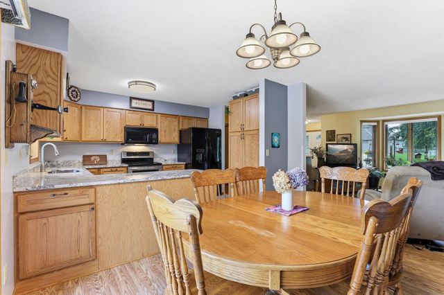 6666 12th Street N, Oakdale, MN 55128