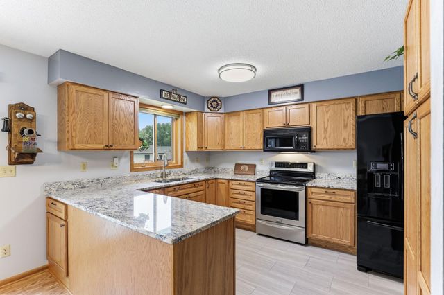 6666 12th Street N, Oakdale, MN 55128
