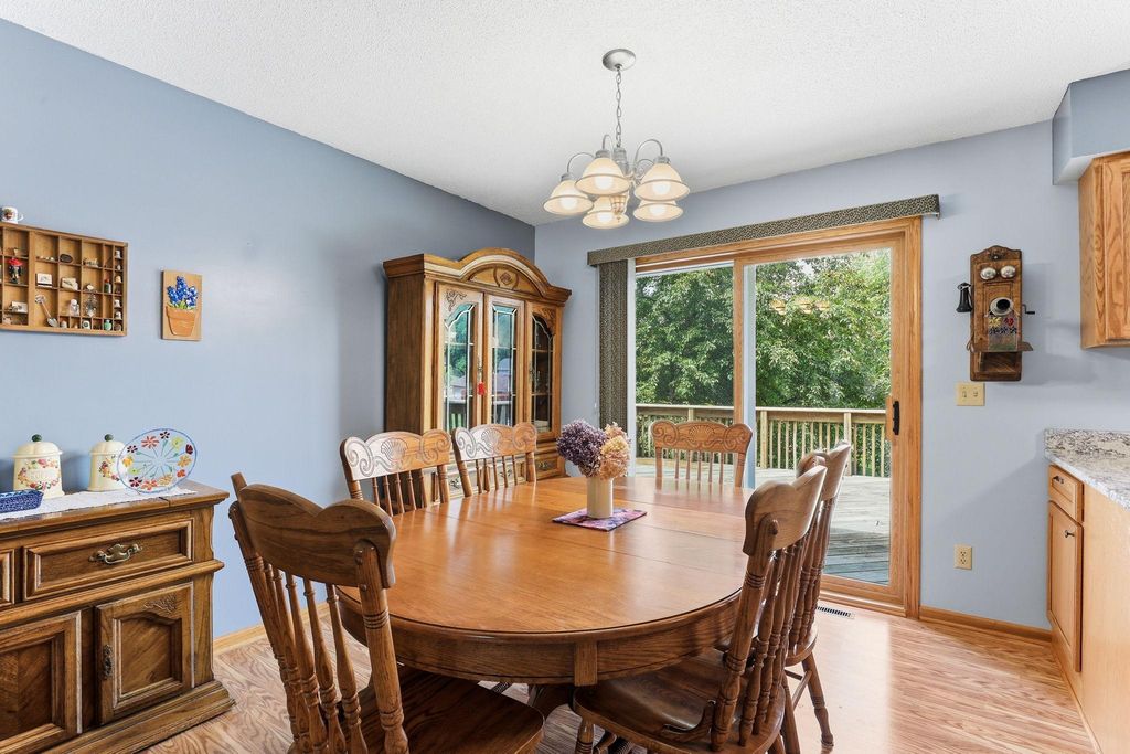 6666 12th Street N, Oakdale, MN 55128