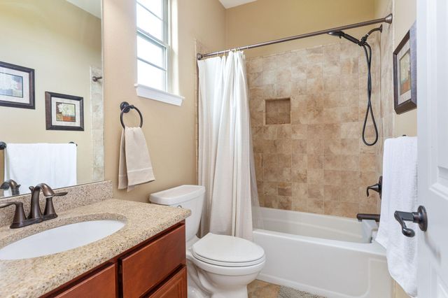 122 E Tuscany Court A, Hollister, MO 65672