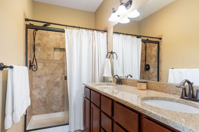 122 E Tuscany Court A, Hollister, MO 65672