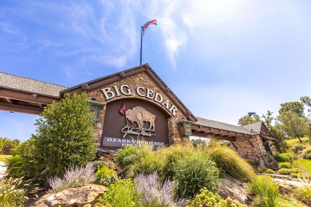122 E Tuscany Court A, Hollister, MO 65672