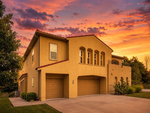 122 E Tuscany Court A, Hollister, MO 65672