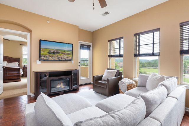 122 E Tuscany Court A, Hollister, MO 65672