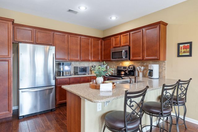 122 E Tuscany Court A, Hollister, MO 65672