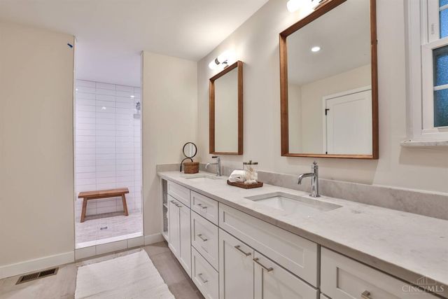 8765 Weller Road, Montgomery, OH 45249