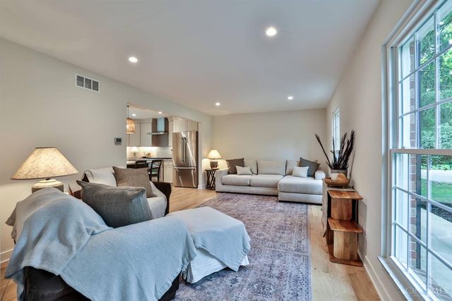 8765 Weller Road, Montgomery, OH 45249