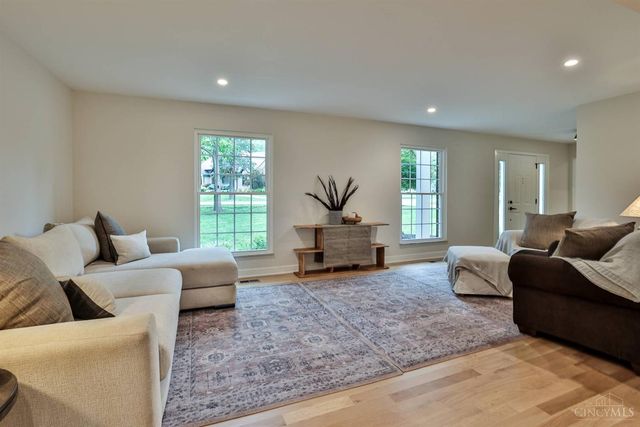 8765 Weller Road, Montgomery, OH 45249