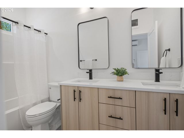 3829 Sw POMONA St, Portland, OR 97219