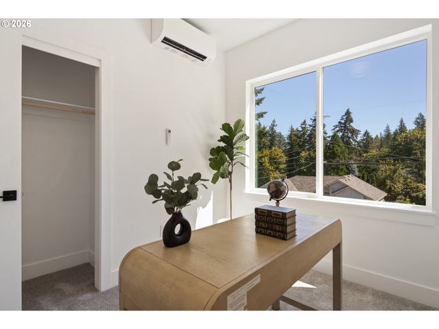 3829 Sw POMONA St, Portland, OR 97219