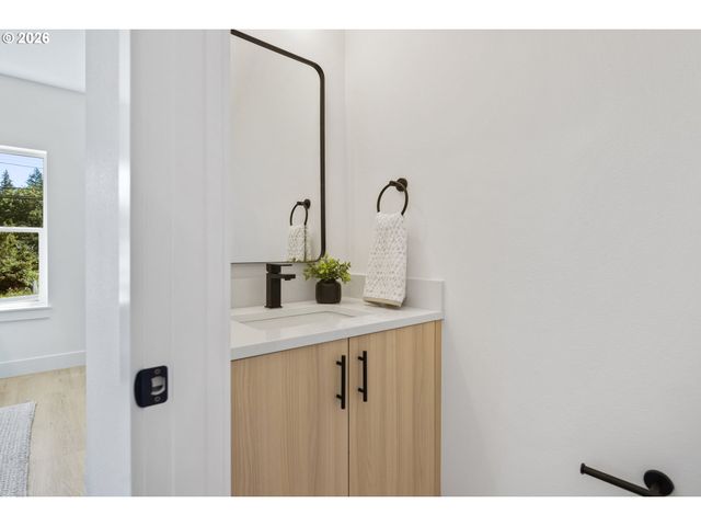 3829 Sw POMONA St, Portland, OR 97219