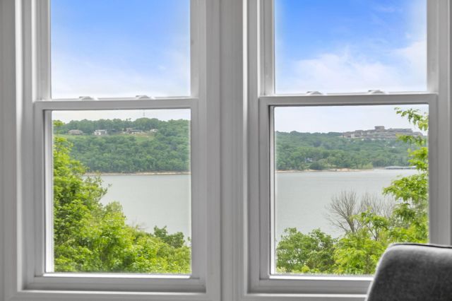599 Holiday Acres Circle, Branson West, MO 65737