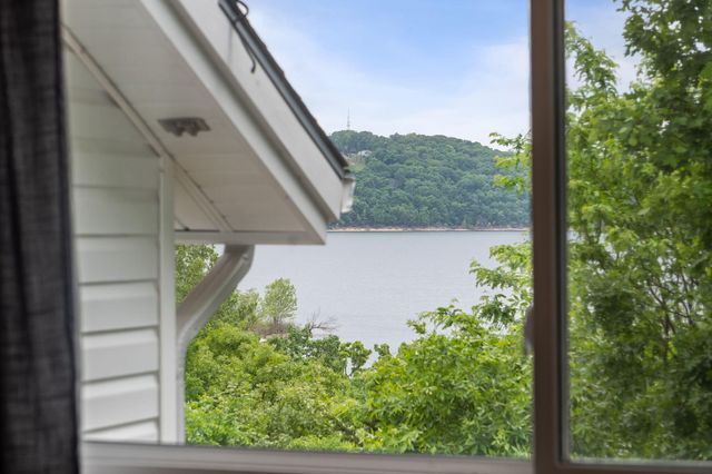 599 Holiday Acres Circle, Branson West, MO 65737