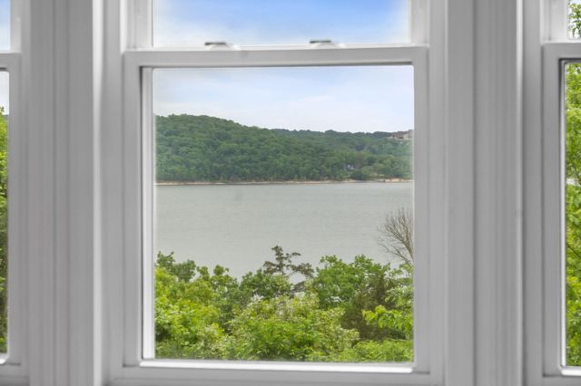 599 Holiday Acres Circle, Branson West, MO 65737