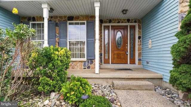 330 GRAND AVE, Langhorne, PA 19047
