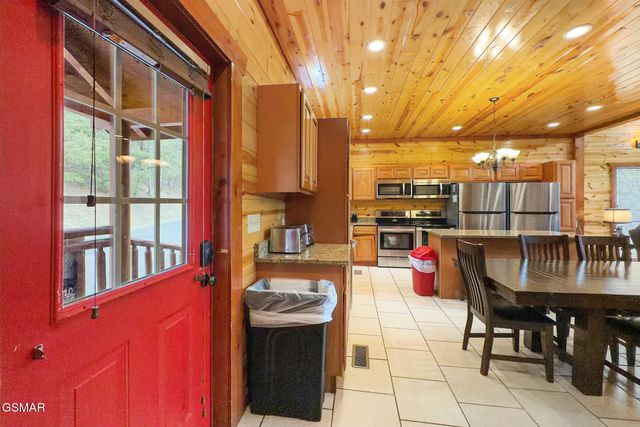 4359 Forest Ridge Way, Pigeon Forge, TN 37863