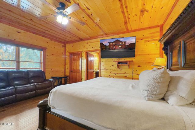 4359 Forest Ridge Way, Pigeon Forge, TN 37863