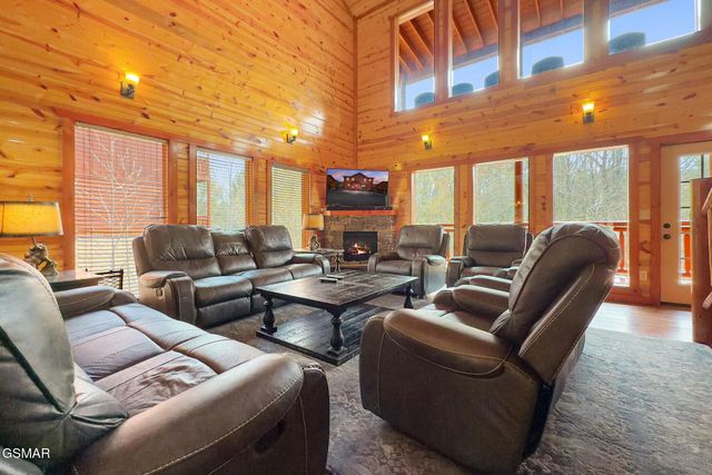 4359 Forest Ridge Way, Pigeon Forge, TN 37863