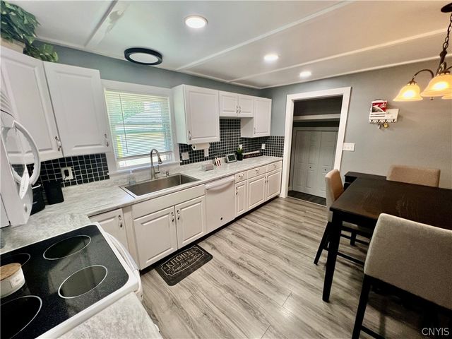 2489 State Route 48, Minetto, NY 13069