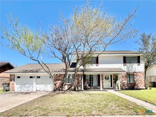505 Yorkshire Lane, Victoria, TX 77904