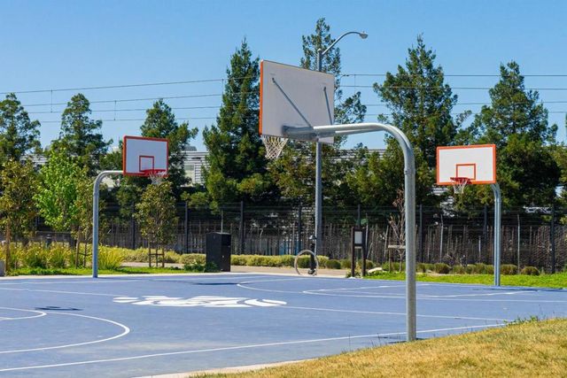 346 Circuit Way, Mountain View, CA 94043