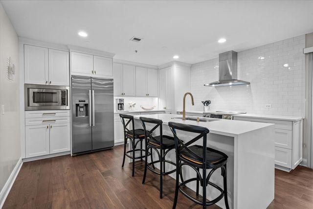 391 Kelburn Road 114, Deerfield, IL 60015
