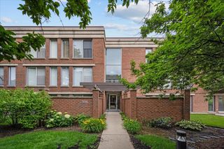 391 Kelburn Road 114, Deerfield, IL 60015