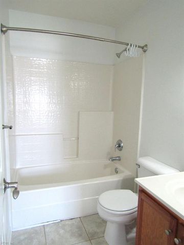 102 Lakes Edge DR, Suffolk, VA 23434