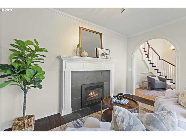 18370 RIVER EDGE Ln, Lake Oswego, OR 97034