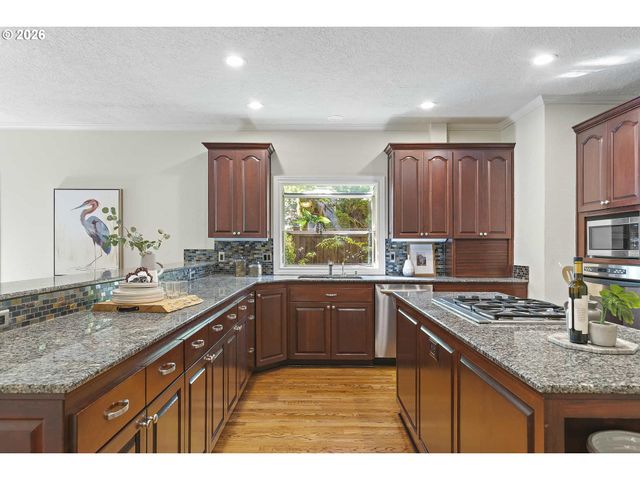 18370 RIVER EDGE Ln, Lake Oswego, OR 97034