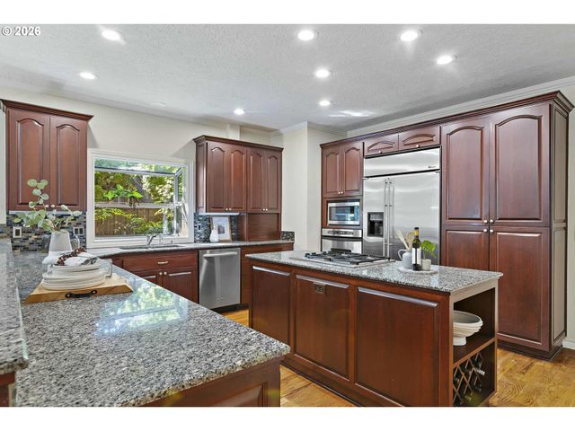 18370 RIVER EDGE Ln, Lake Oswego, OR 97034