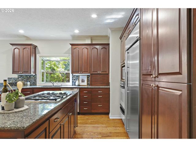 18370 RIVER EDGE Ln, Lake Oswego, OR 97034