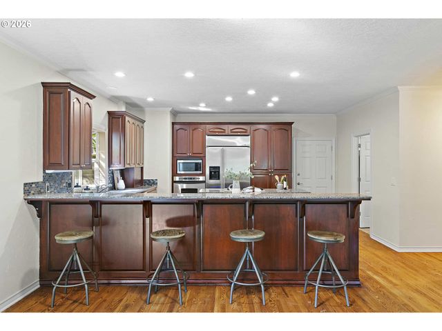18370 RIVER EDGE Ln, Lake Oswego, OR 97034
