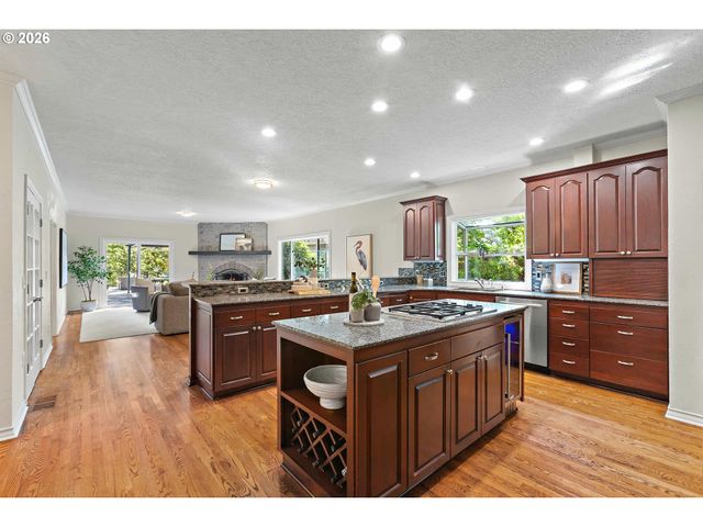 18370 RIVER EDGE Ln, Lake Oswego, OR 97034