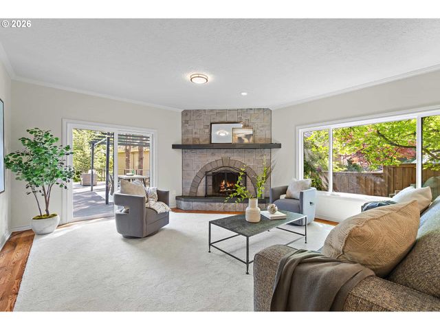 18370 RIVER EDGE Ln, Lake Oswego, OR 97034