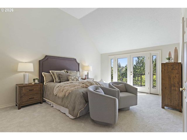 18370 RIVER EDGE Ln, Lake Oswego, OR 97034