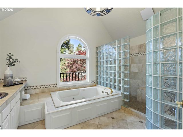 18370 RIVER EDGE Ln, Lake Oswego, OR 97034
