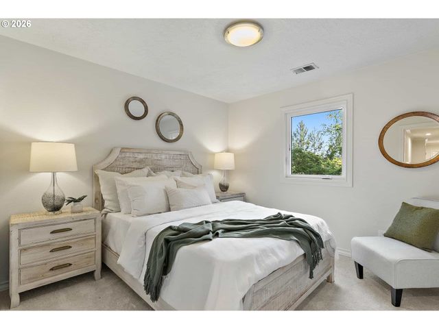 18370 RIVER EDGE Ln, Lake Oswego, OR 97034