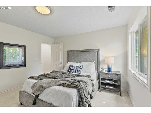 18370 RIVER EDGE Ln, Lake Oswego, OR 97034