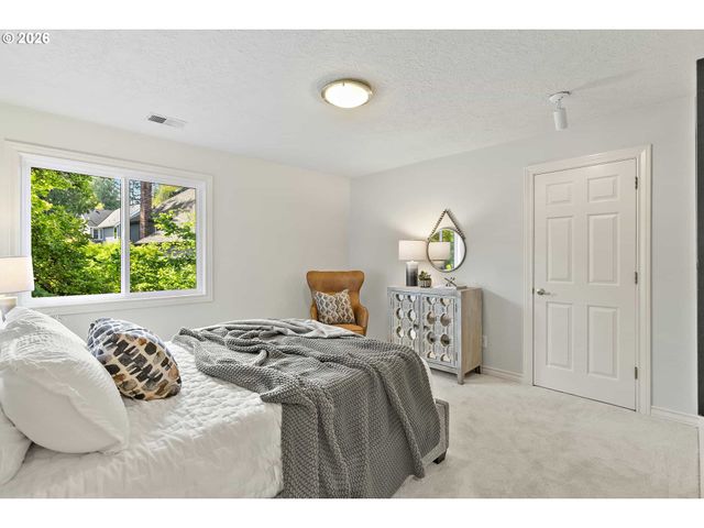 18370 RIVER EDGE Ln, Lake Oswego, OR 97034